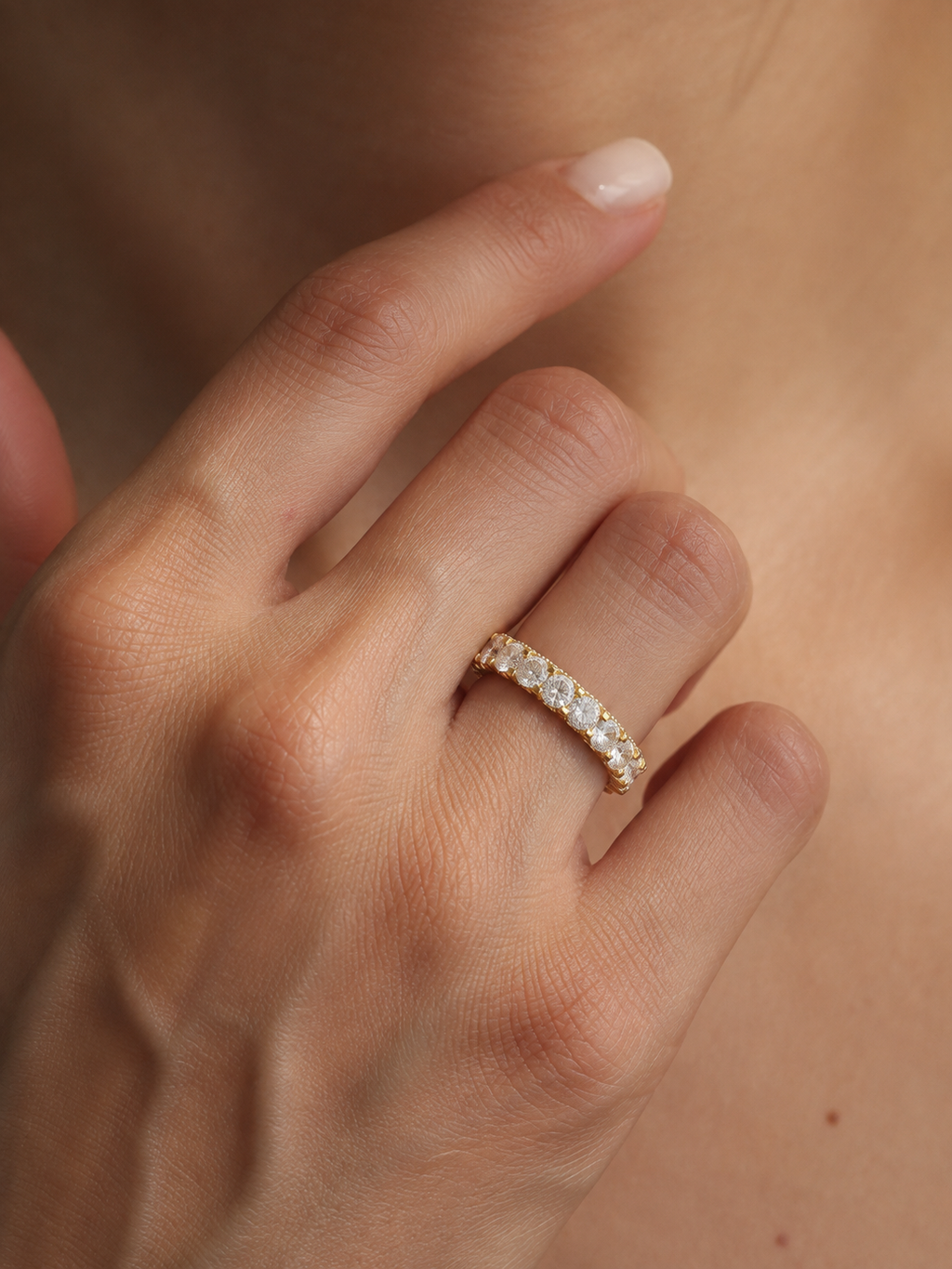 PR0083 round diamond pave-edge wedding band model image
