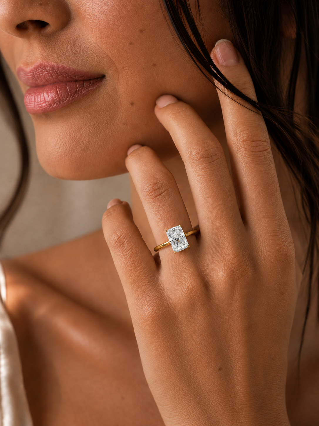LR19098 radiant solitaire on hand